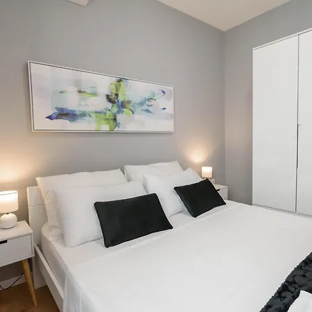 Apartment Poluotok 2 *
