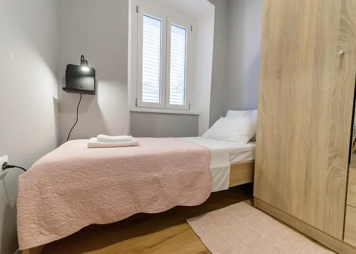 Apartament Poluotok 2 *