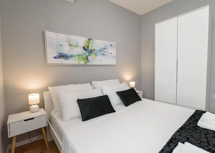 Apartament Poluotok 2 *