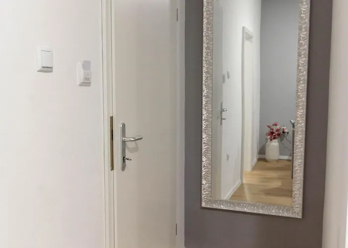 Apartman Poluotok 2 *